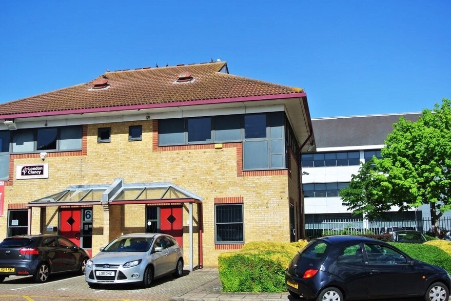 Tuscam Way, Camberley à louer - Photo de l’immeuble – Image 3 sur 9