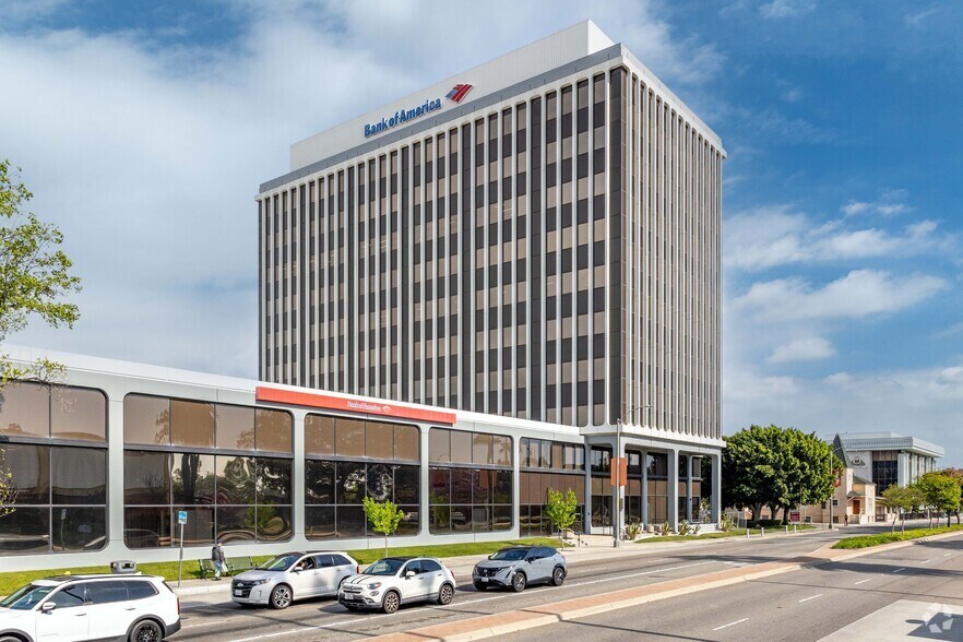 300 S Harbor Blvd, Anaheim, CA à louer - Photo principale – Image 3 sur 6