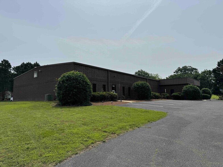 105 Corporate Blvd, Indian Trail, NC à vendre - Photo de l’immeuble – Image 2 sur 16
