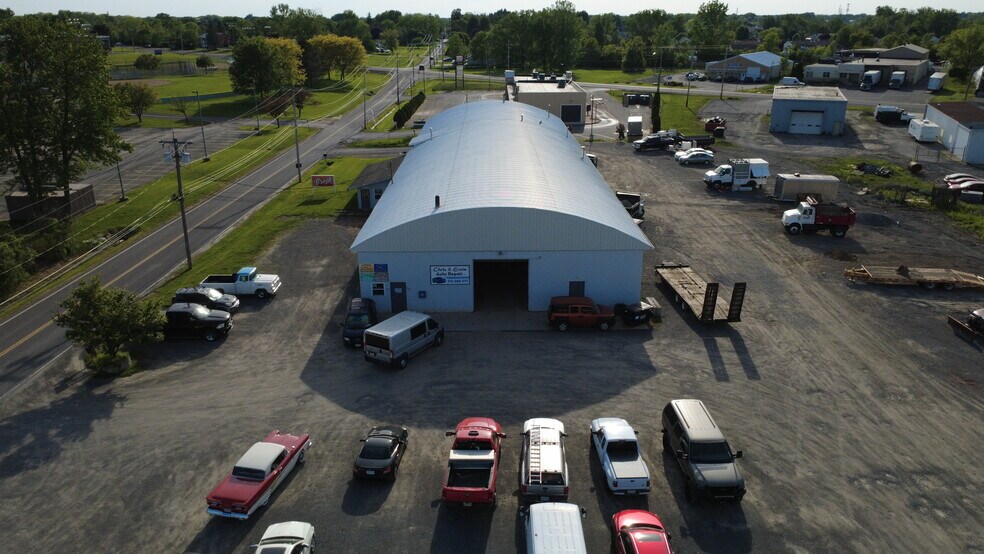 8125-8127 Thompson Rd, Clay, NY à louer - Photo de l’immeuble – Image 2 sur 16