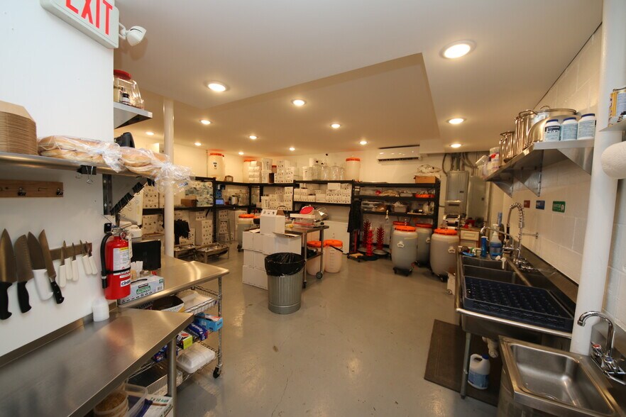 2118 Bruce Ave, Louisville, KY à vendre - Photo intérieure – Image 3 sur 28