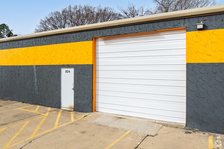 1229 Colorado Ln, Arlington, TX à louer - Photo de l’immeuble – Image 3 sur 8