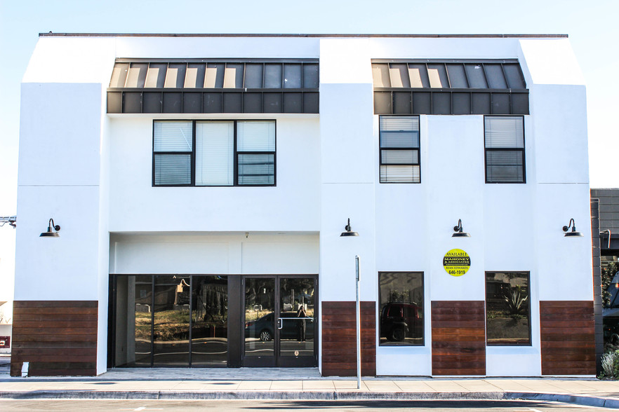 555 Broadway Ave, Seaside, CA à louer - Photo principale – Image 1 sur 9