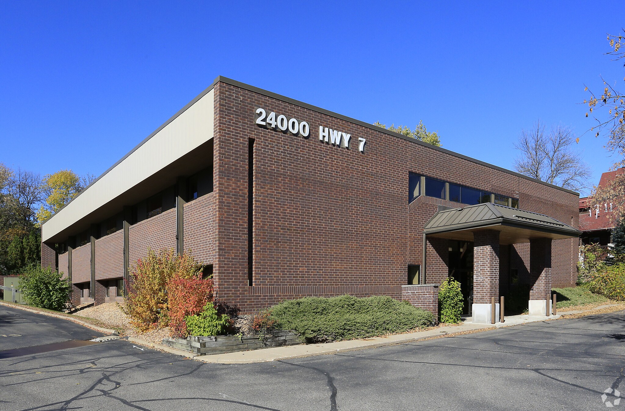 24000 Hwy 7, Shorewood, MN à louer Photo principale– Image 1 sur 3