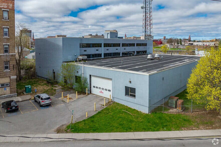 137 Main Ave, Watertown, NY à louer - Photo de l’immeuble – Image 2 sur 6