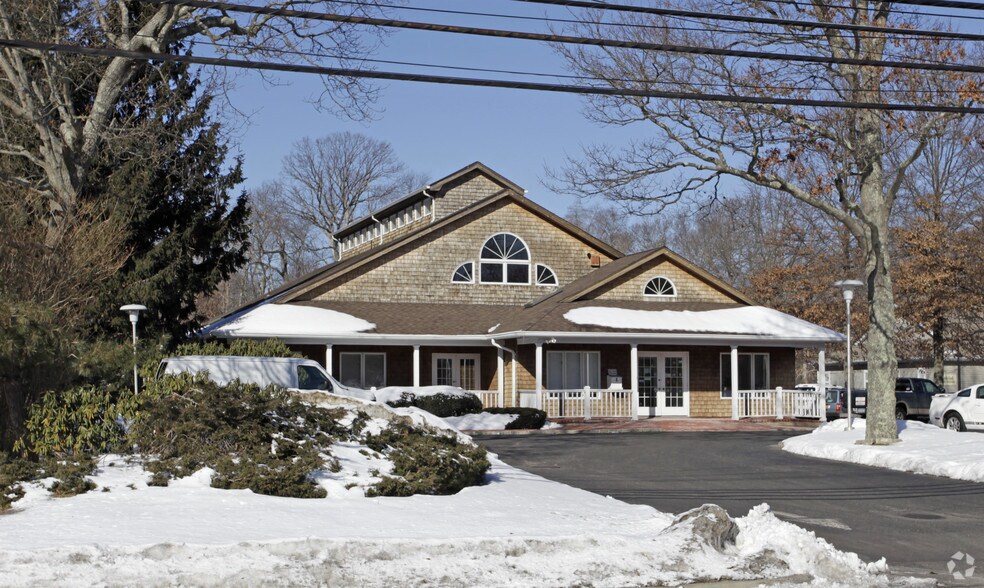 7785 Main Rd, Mattituck, NY à vendre - Photo de l’immeuble – Image 2 sur 2