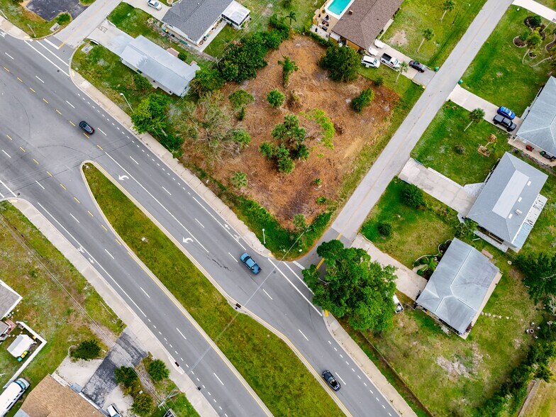 1605 Mel-O-De Ln, Englewood, FL à vendre - Photo de l’immeuble – Image 3 sur 10