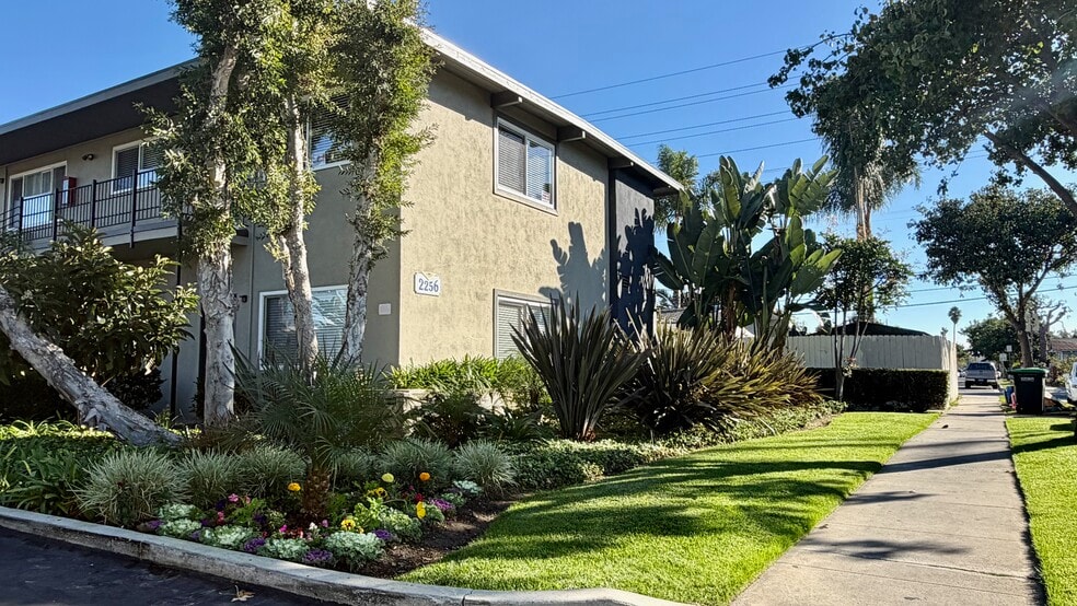 2256-2260 Maple St, Costa Mesa, CA à vendre - Photo principale – Image 1 sur 5
