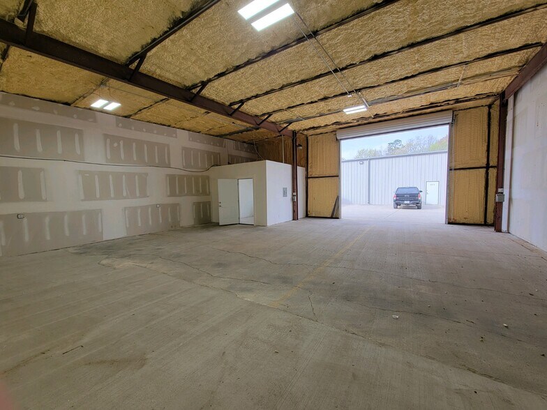 1515 Lakeville Dr, Kingwood, TX à louer - Photo de l’immeuble – Image 2 sur 4