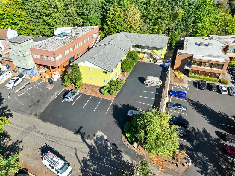4633 SW Huber St, Portland, OR à vendre - Photo de l’immeuble – Image 1 sur 13