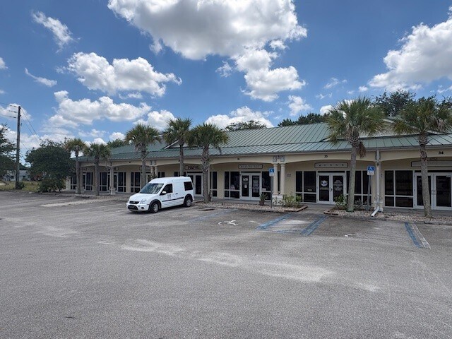 9045 Americana Way, Vero Beach, FL à louer - Photo principale – Image 1 sur 8
