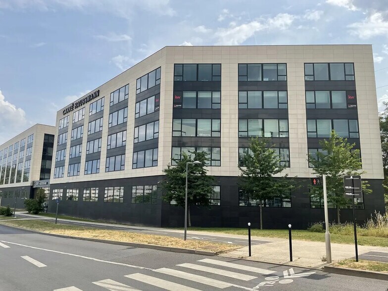 Bureau dans Évry-Courcouronnes à louer - Photo de l’immeuble – Image 3 sur 11