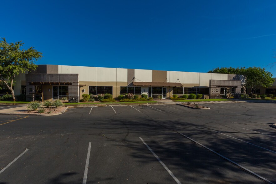 4050 E Cotton Center Blvd, Phoenix, AZ à louer - Photo de l’immeuble – Image 2 sur 8