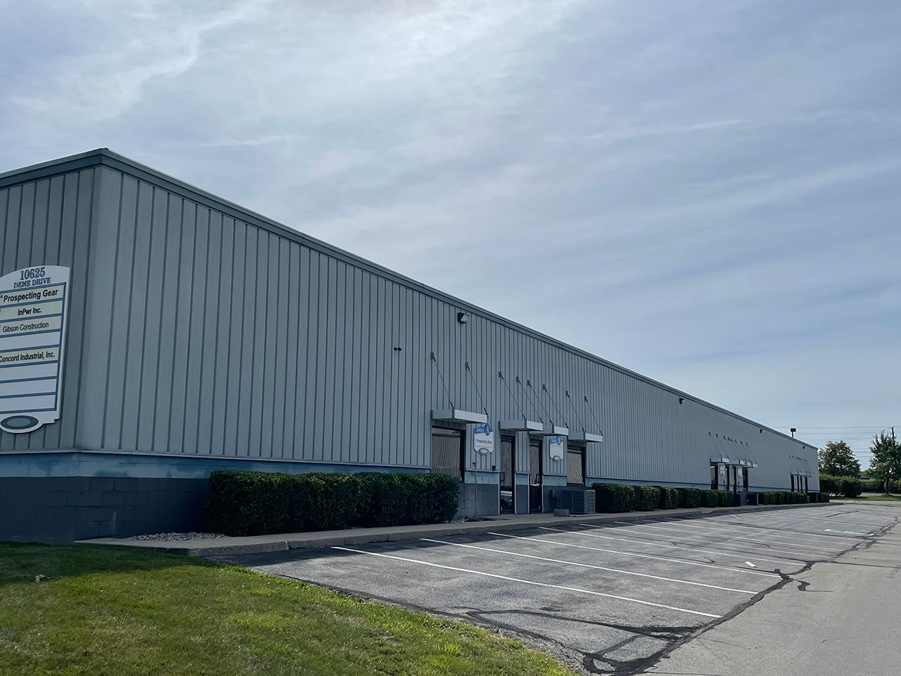 10645 Deme Dr, Indianapolis, IN à louer Photo de l’immeuble– Image 1 sur 3