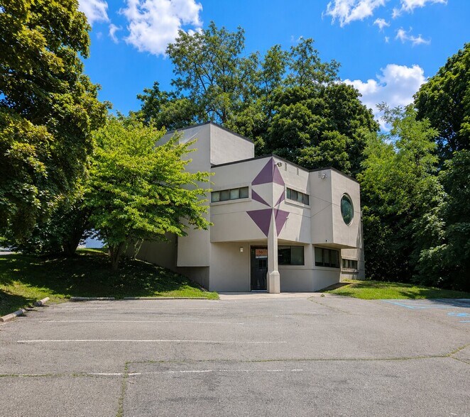 56 Main St, Poughkeepsie, NY à louer - Photo de l’immeuble – Image 1 sur 15