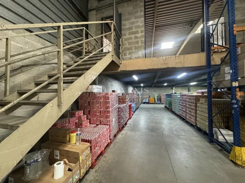 Local d’activités dans Sarcelles à louer - Photo de l’immeuble – Image 3 sur 9