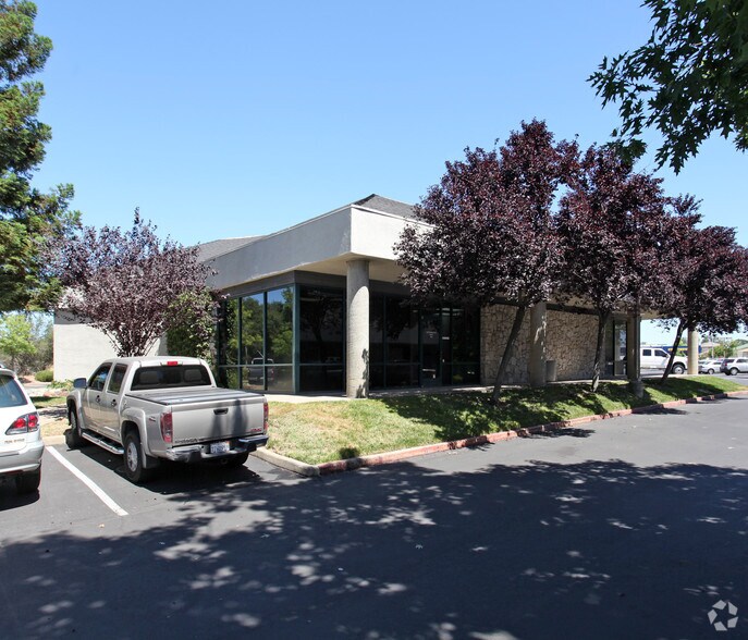 4220 Rocklin Rd, Rocklin, CA à louer - Photo de l’immeuble – Image 1 sur 6