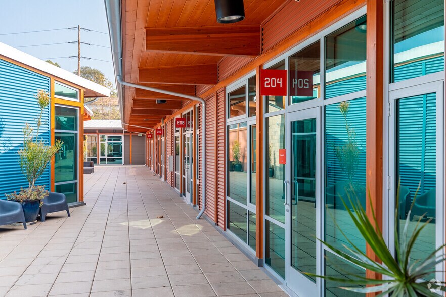 662 Encinitas Blvd, Encinitas, CA à louer - Photo de l’immeuble – Image 2 sur 7