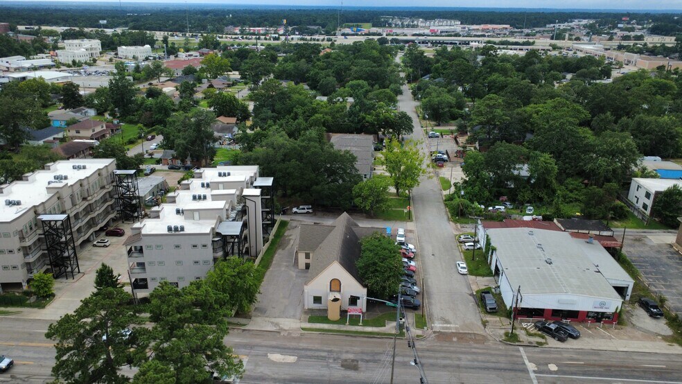 729 N Frazier St, Conroe, TX à vendre - Photo de l’immeuble – Image 3 sur 16
