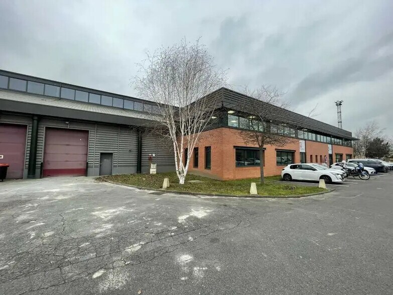 Local d’activités dans Saint-Denis à louer - Photo de l’immeuble – Image 2 sur 14