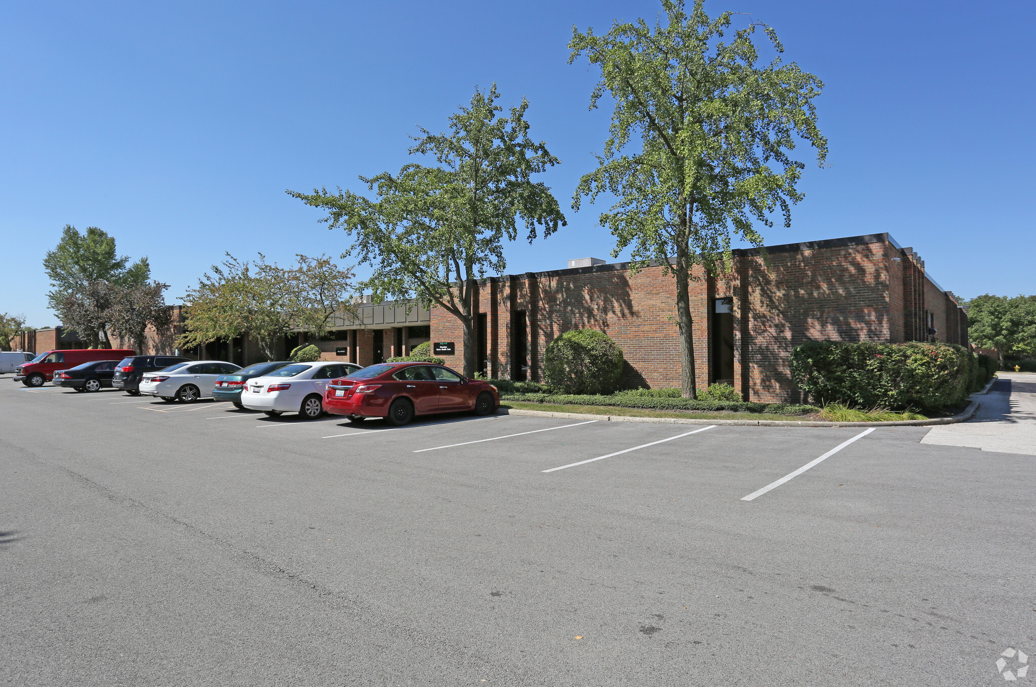 245 W Roosevelt Rd, West Chicago, IL à louer Photo de l’immeuble– Image 1 sur 7