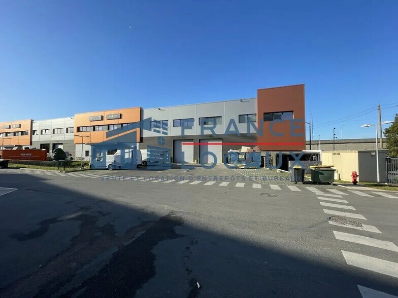 Local d’activités dans Romainville à louer - Photo de l’immeuble – Image 2 sur 11