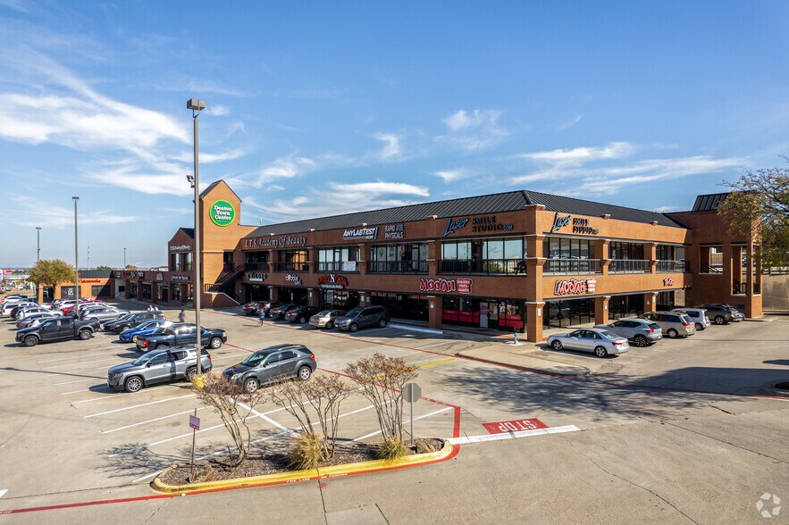 2219 S Loop 288, Denton, TX à louer - Photo de l’immeuble – Image 2 sur 5