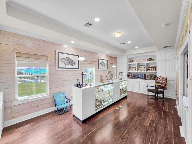 970 Surfside, Crystal Beach, TX à vendre - Photo de l’immeuble – Image 3 sur 23