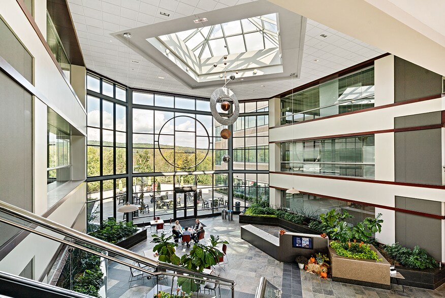 1500-1550 Liberty Ridge Dr, Wayne, PA à louer - Photo de l’immeuble – Image 2 sur 12