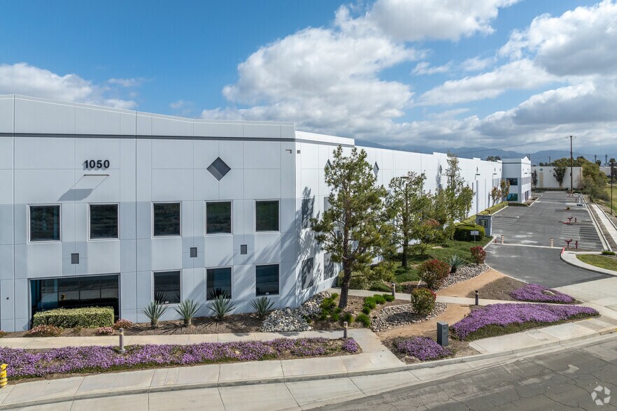 1050 E Orange Show Rd, San Bernardino, CA à louer - Photo de l’immeuble – Image 2 sur 8