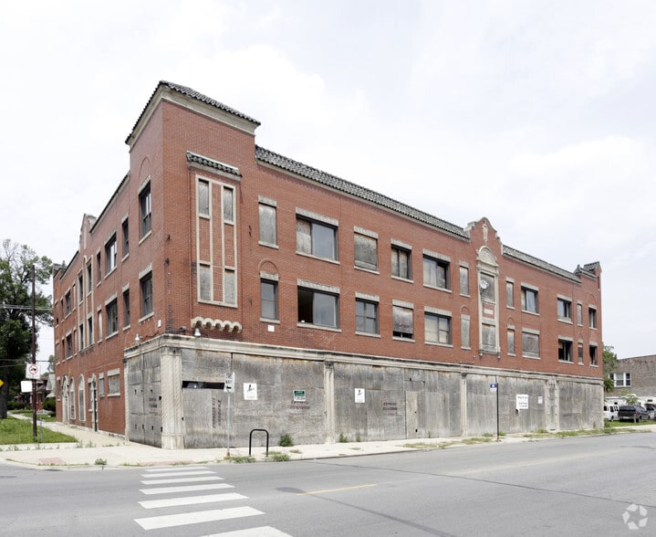 2136-2148 E 75th St, Chicago, IL à vendre - Photo principale – Image 1 sur 3