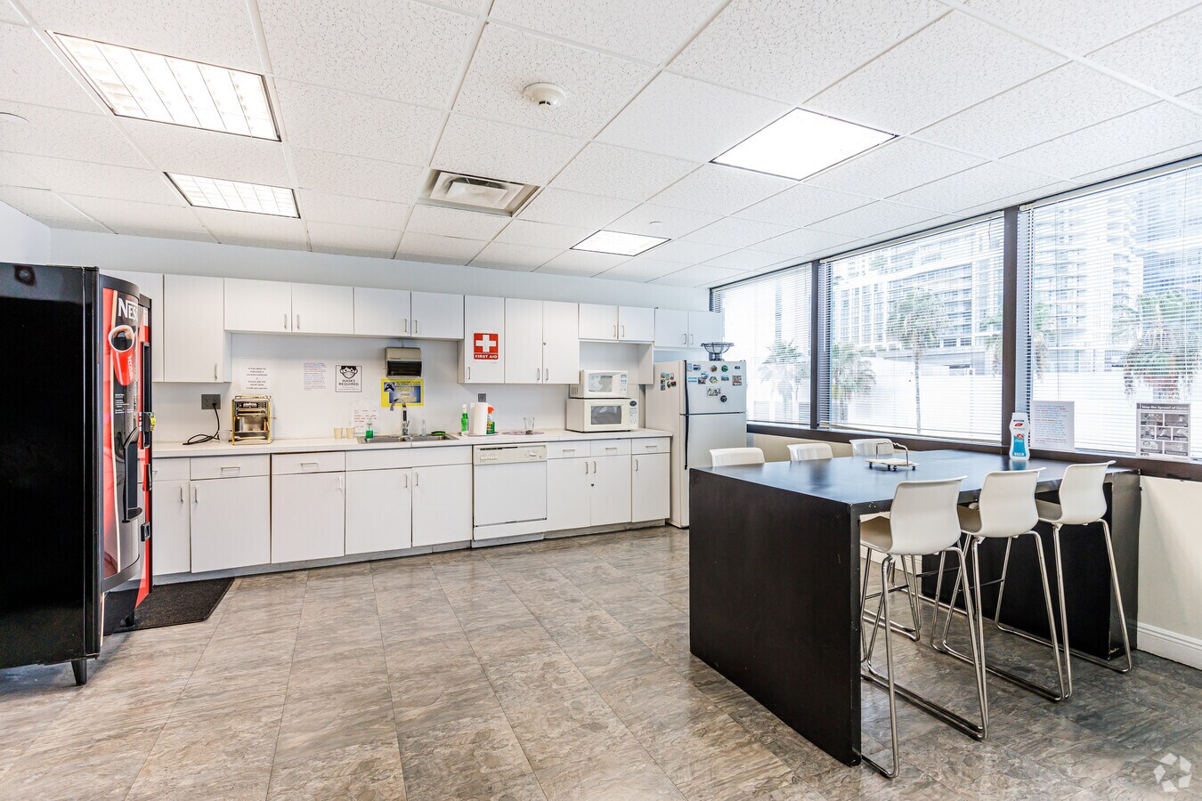 200 S Andrews Ave, Fort Lauderdale, FL 33301 - Lot 4th Floor -  - Photo intérieure - Image 1 of 17
