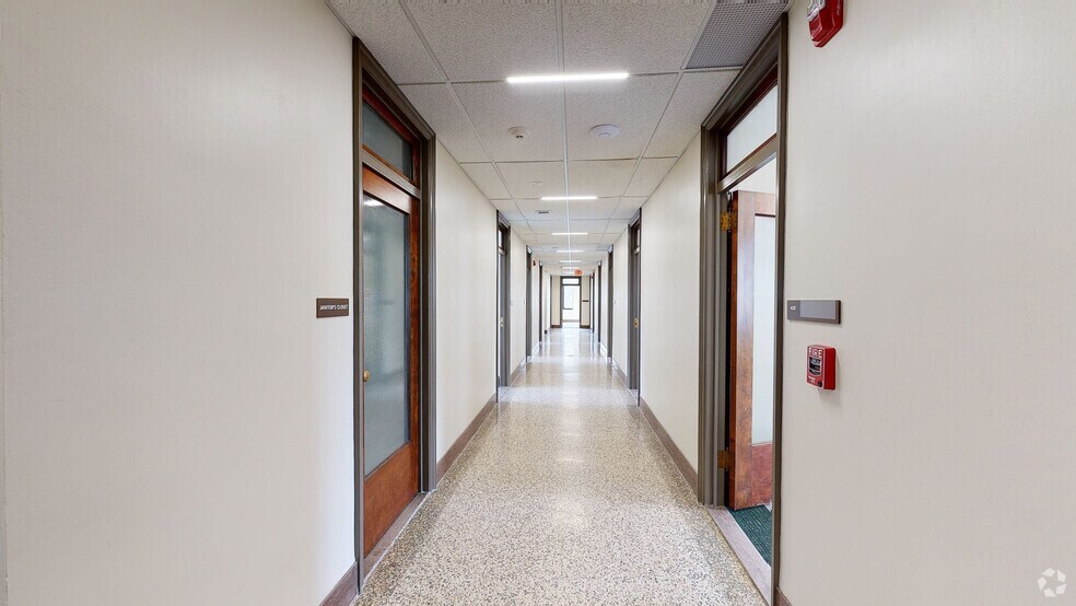 E 200 E State Street, Ithaca, NY à louer - Numérisation 3D Matterport – Image 2 sur 21