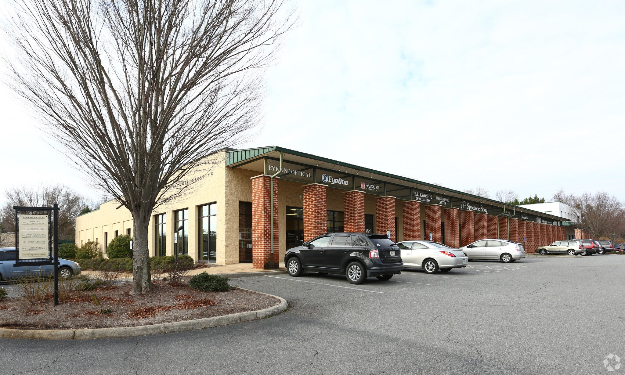 620-632 Berkmar Cir, Charlottesville, VA à vendre Photo principale– Image 1 sur 5