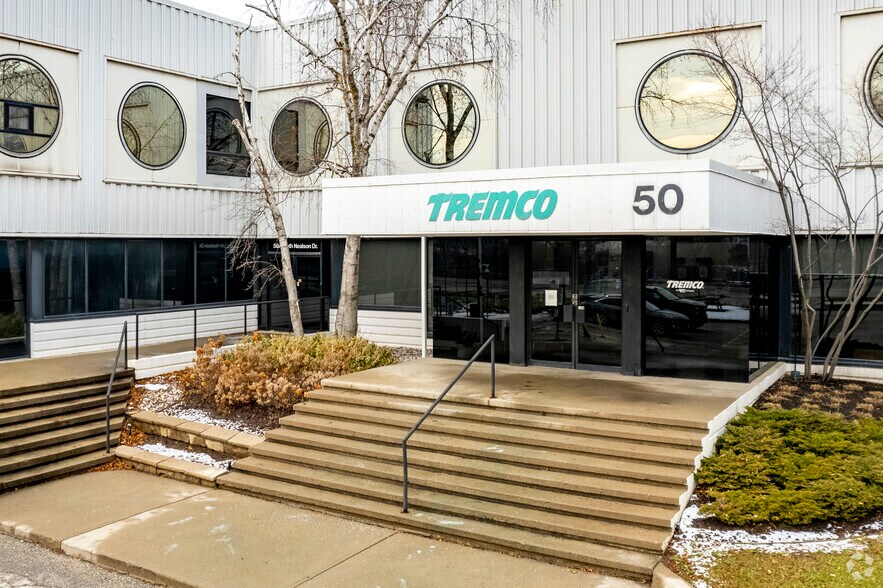 50 Beth Nealson Dr, Toronto, ON à louer - Photo de l’immeuble – Image 3 sur 4