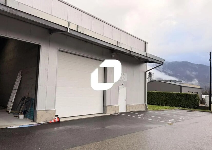 Local d’activités dans Le Touvet à louer - Photo de l’immeuble – Image 3 sur 10