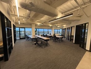 3070 Bristol St, Costa Mesa, CA à louer Photo intérieure– Image 1 sur 10