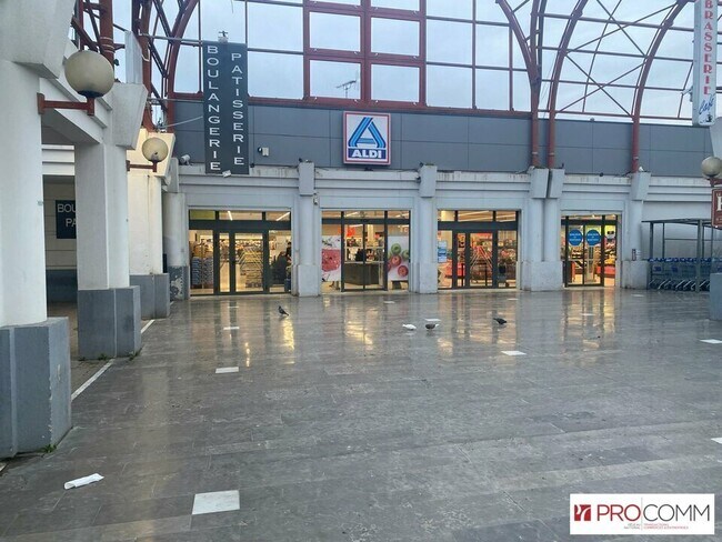 Plus de détails pour Local commercial à vendre