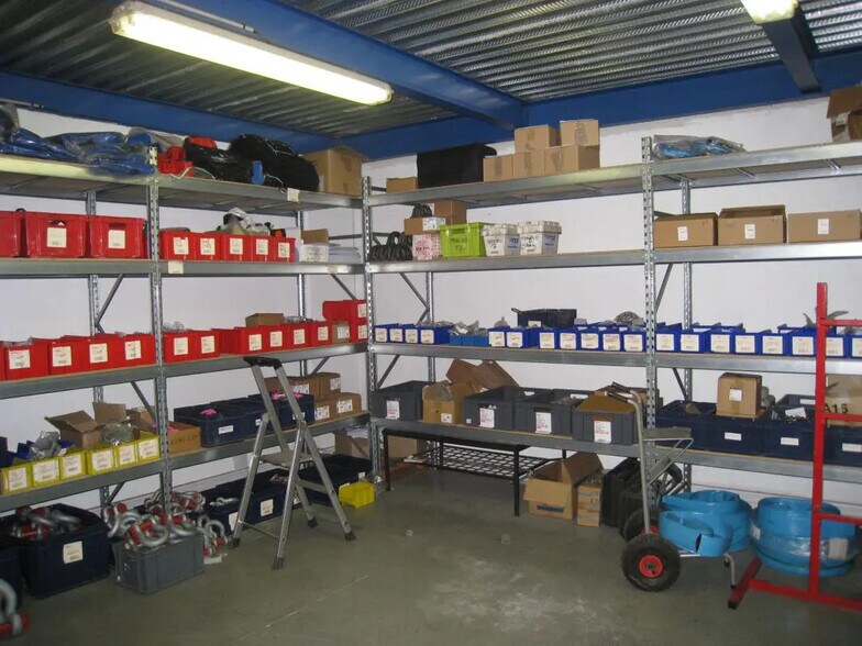 Industriel/Logistique dans Gémenos à louer - Photo de l’immeuble – Image 3 sur 7