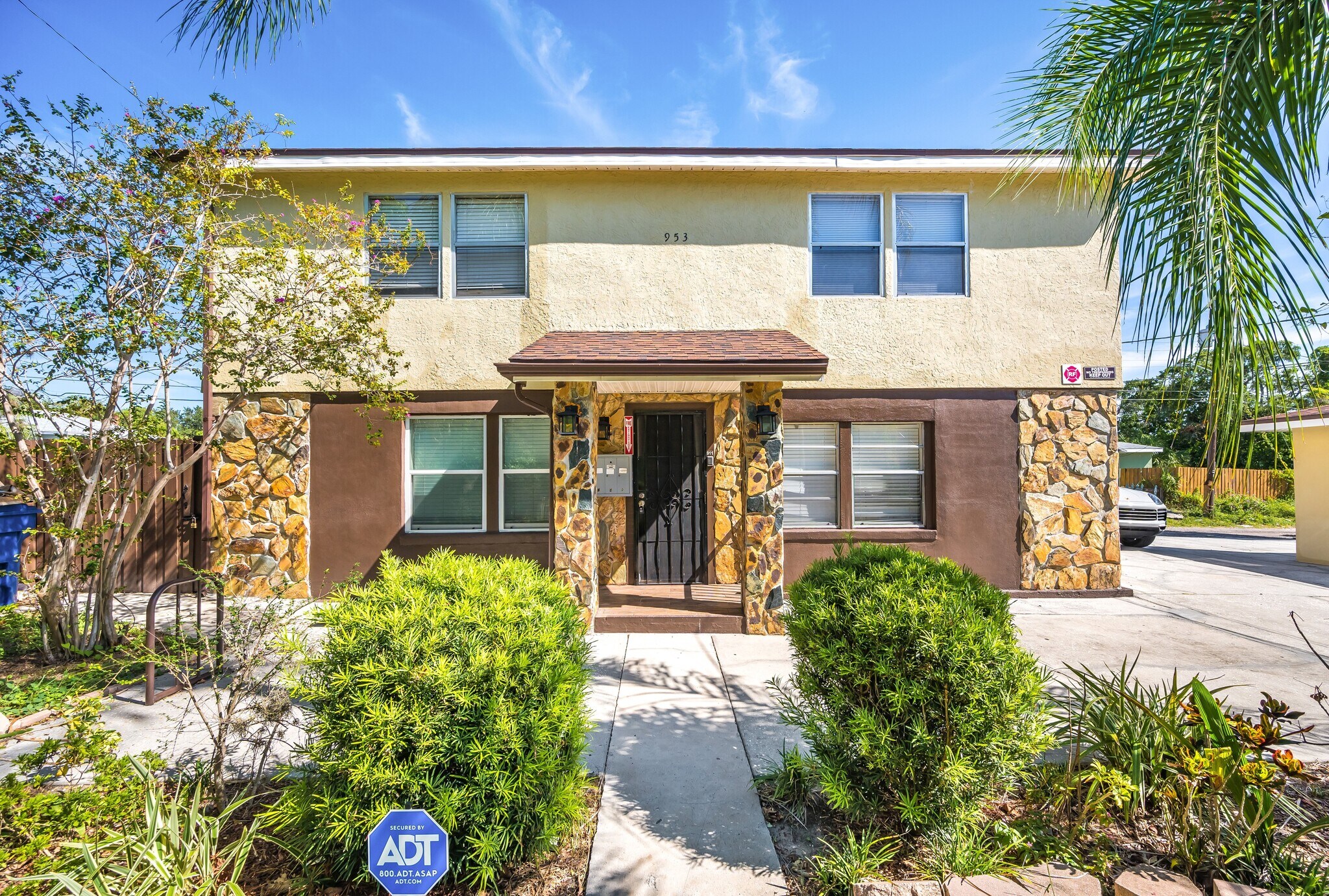 950 18th Ave S, Saint Petersburg, FL à vendre Photo de l’immeuble– Image 1 sur 13