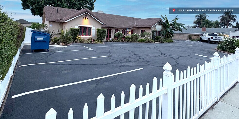 2112 E Santa Clara Ave, Santa Ana, CA à louer - Photo de l’immeuble – Image 2 sur 5