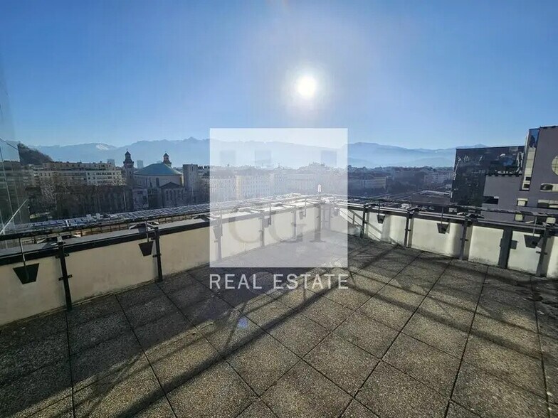 Bureau dans Grenoble à louer - Photo de l’immeuble – Image 3 sur 12