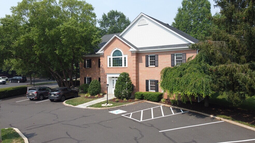200 S Clinton St, Doylestown, PA à louer - Photo de l’immeuble – Image 1 sur 8