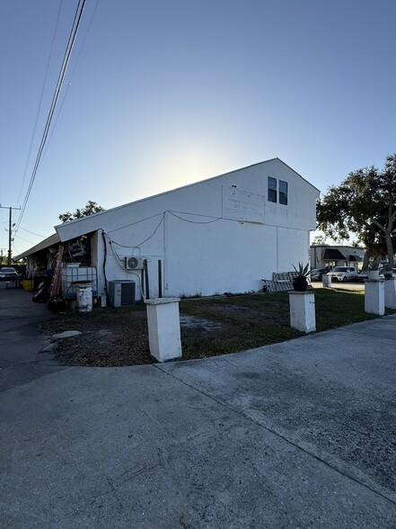 5671 McIntosh Rd, Sarasota, FL à vendre - Photo de l’immeuble – Image 2 sur 6