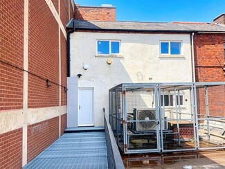 Plus de détails pour 29-30 High St, Dudley - Local commercial à louer