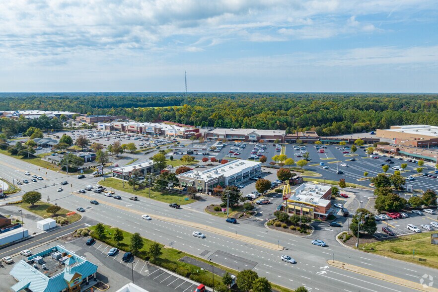 12540 Jefferson Davis Hwy, Chester, VA à louer - Aérien – Image 2 sur 7