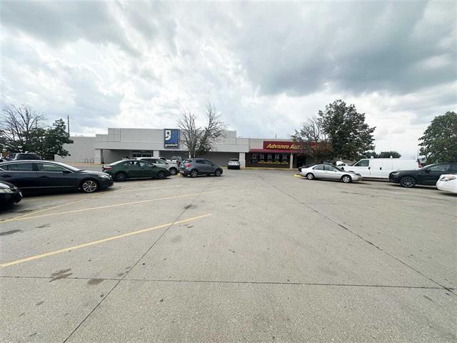 425 E Hwy 6, Iowa City, IA à vendre - Photo principale – Image 1 sur 6