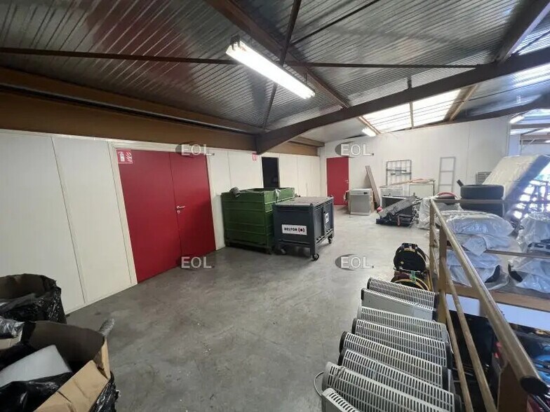 Local d’activités dans Vénissieux à louer - Photo de l’immeuble – Image 1 sur 13