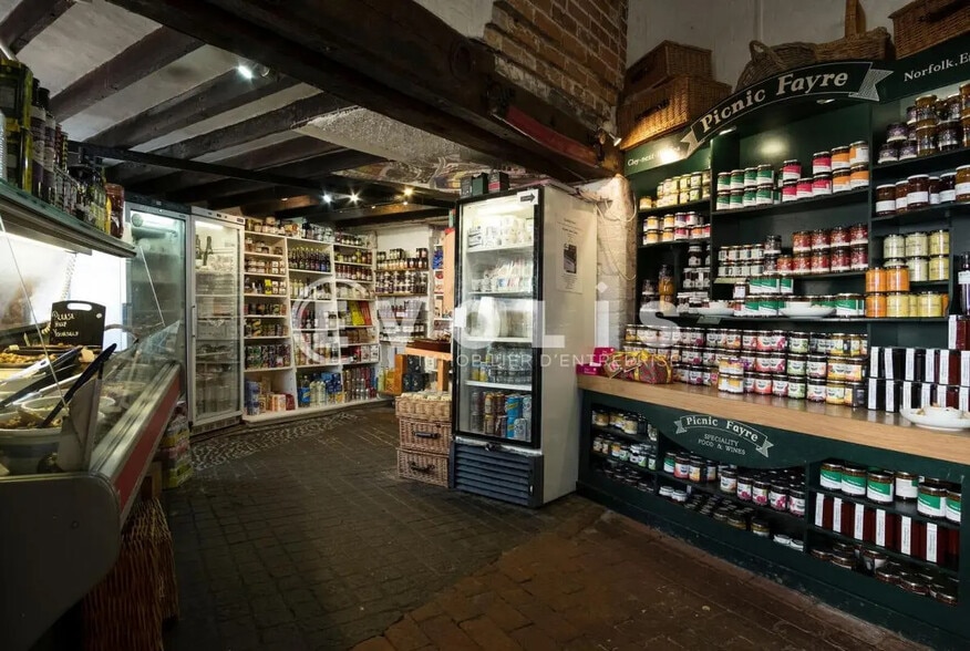 Local commercial dans Savigny-le-Temple à vendre - Photo de l’immeuble – Image 1 sur 1