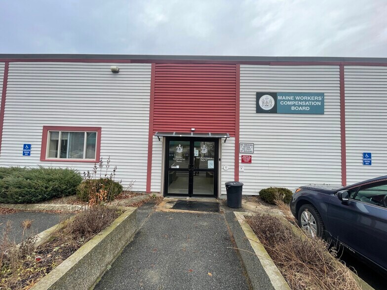 1037 Forest Ave, Portland, ME à louer - Photo de l’immeuble – Image 2 sur 5